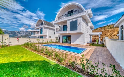 Elite 3-Story Villa with Breathtaking Views & Turkish Citizenship Opportunity!